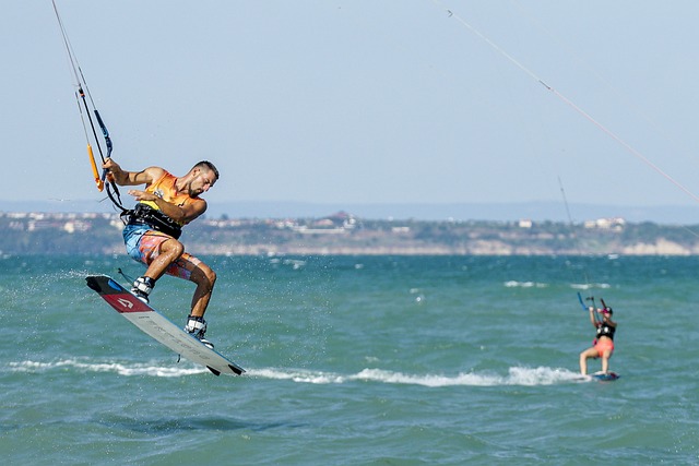 Derfor vælger flere danskere at lære kitesurfing